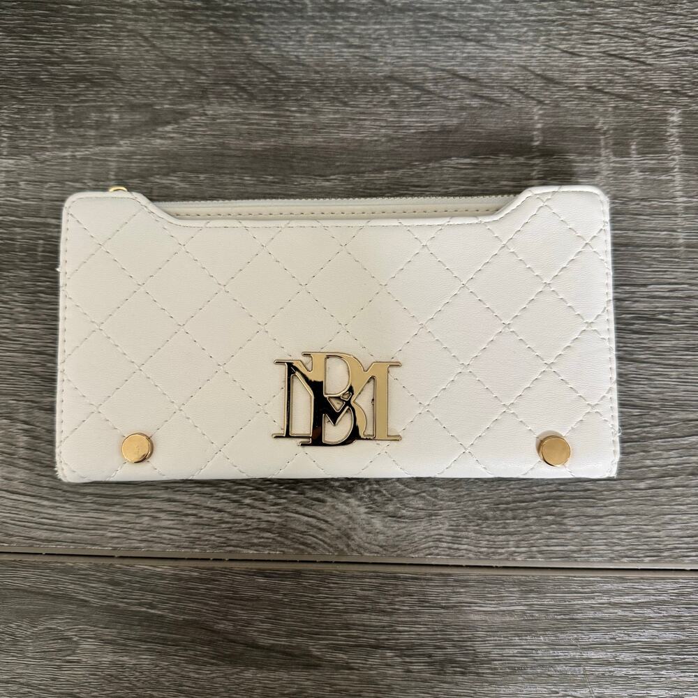 Badgley Mischka White Quilted Continental Wallet Gold Tone Logo Zip Pocket